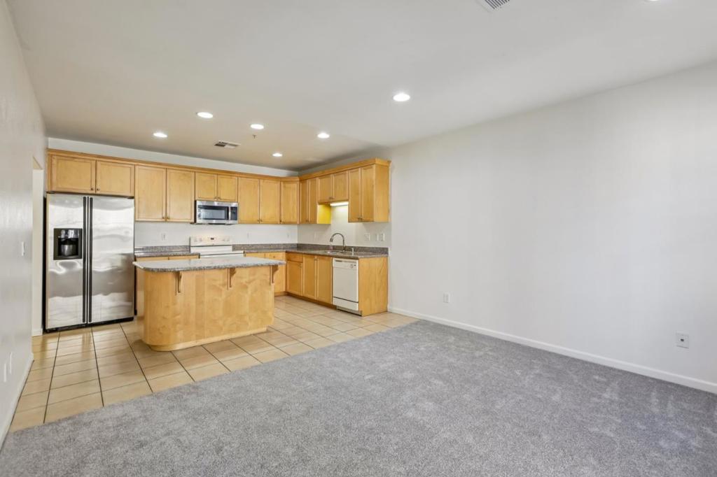 88 N Jackson Avenue 210 Property Photo 3