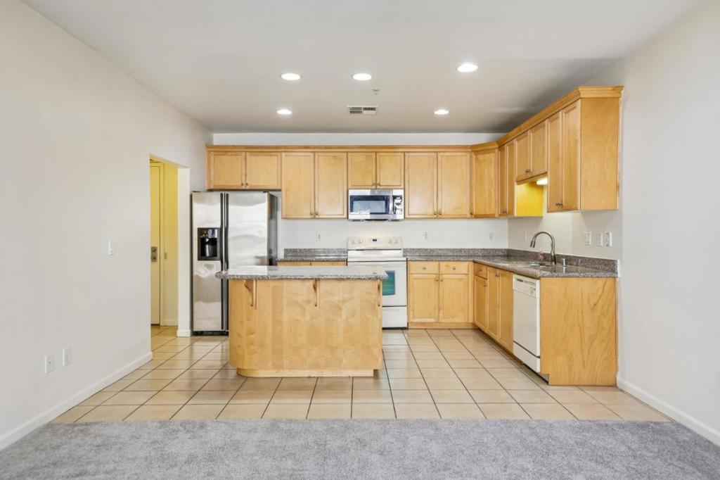 88 N Jackson Avenue 210 Property Photo 4