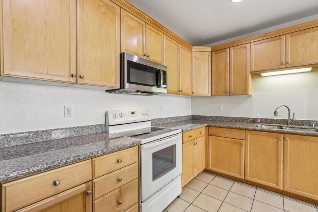 88 N Jackson Avenue 210 Property Photo 5