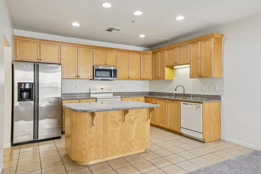 88 N Jackson Avenue 210 Property Photo 7