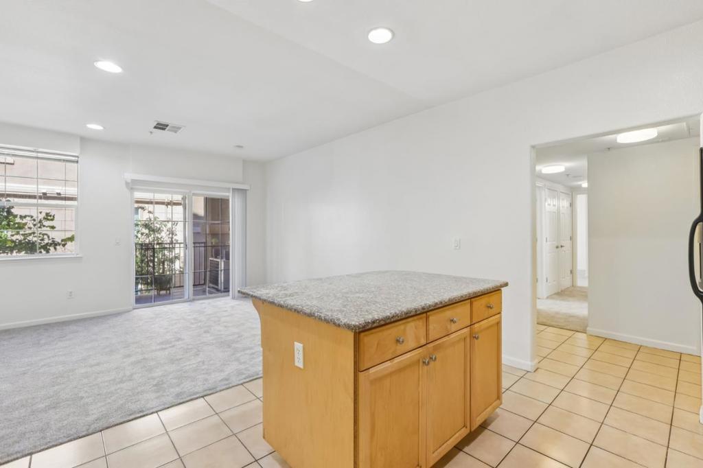 88 N Jackson Avenue 210 Property Photo 10