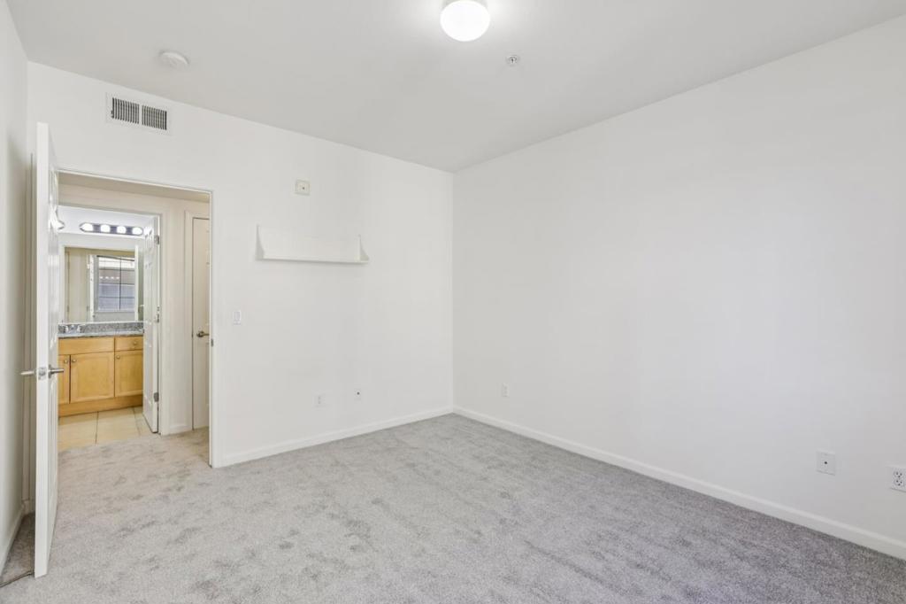 88 N Jackson Avenue 210 Property Photo 20