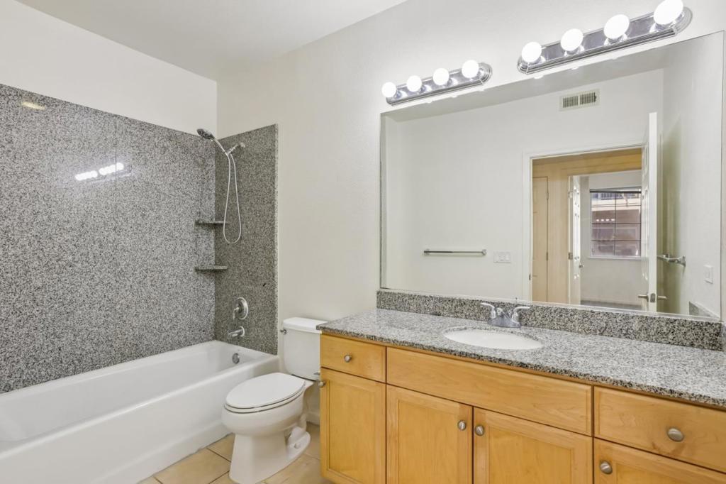 88 N Jackson Avenue 210 Property Photo 25