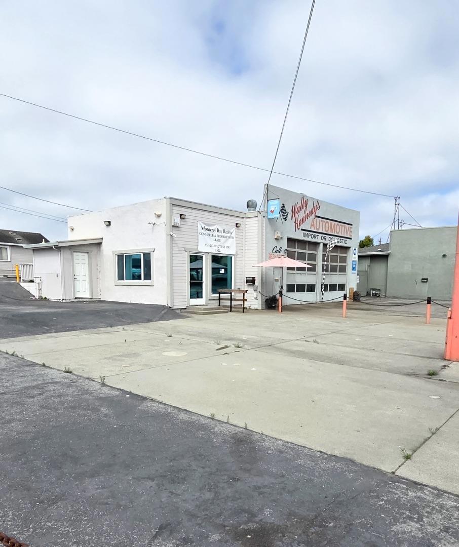 2001 Freedom Boulevard Property Photo 2