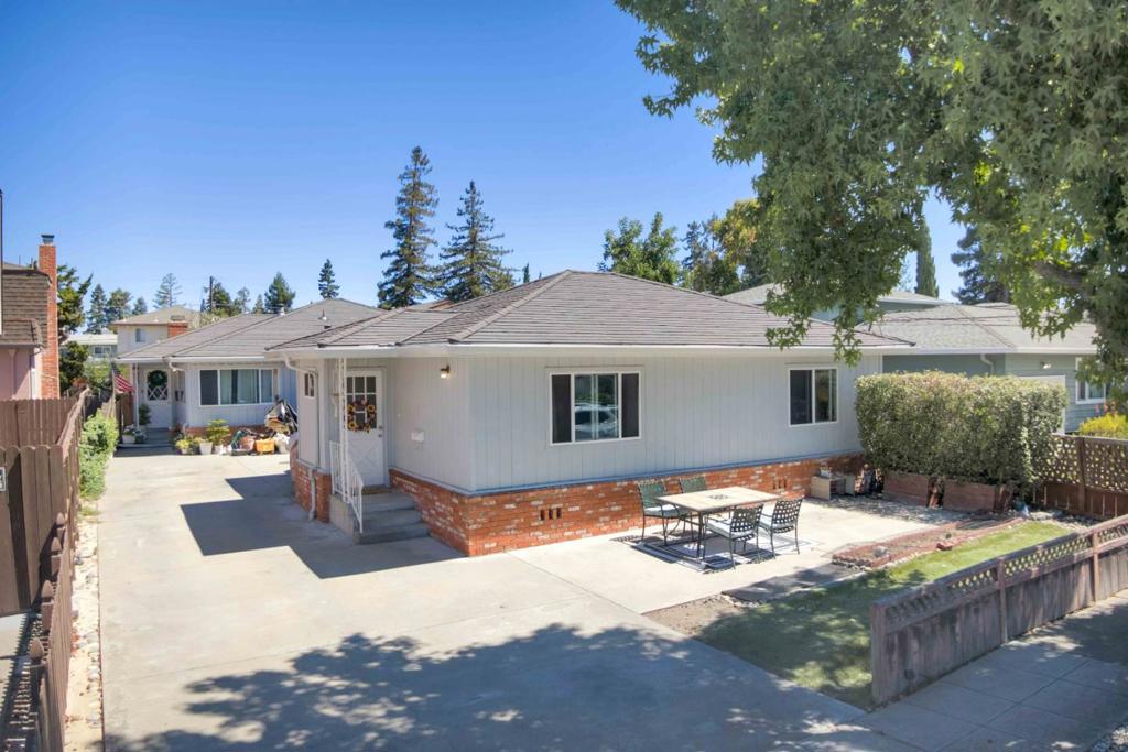 1567 Hawes Court Property Photo 1