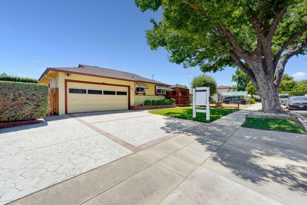 1402 Sprucewood Drive Property Photo 1
