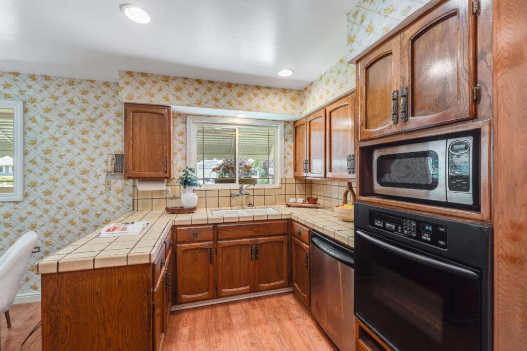 1402 Sprucewood Drive Property Photo 13