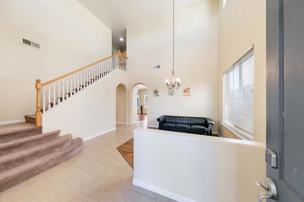 2027 Evening St Property Photo 7