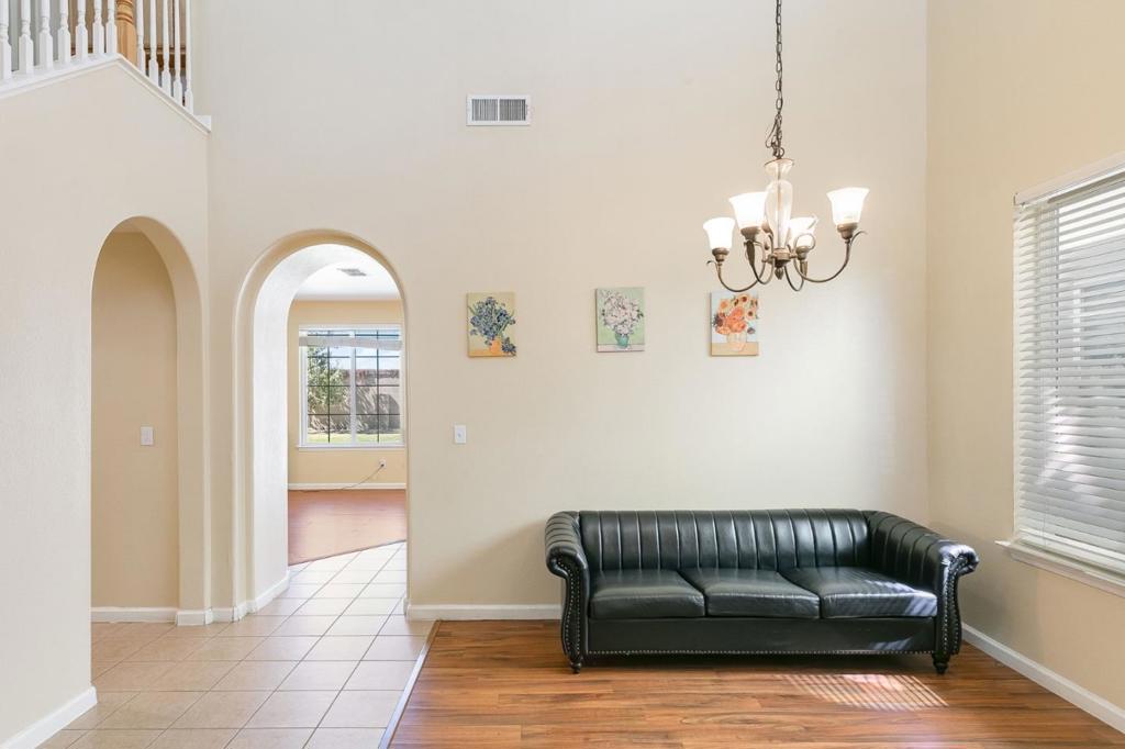 2027 Evening St Property Photo 11
