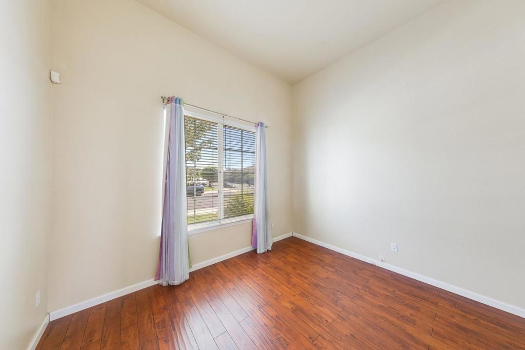 2027 Evening St Property Photo 14