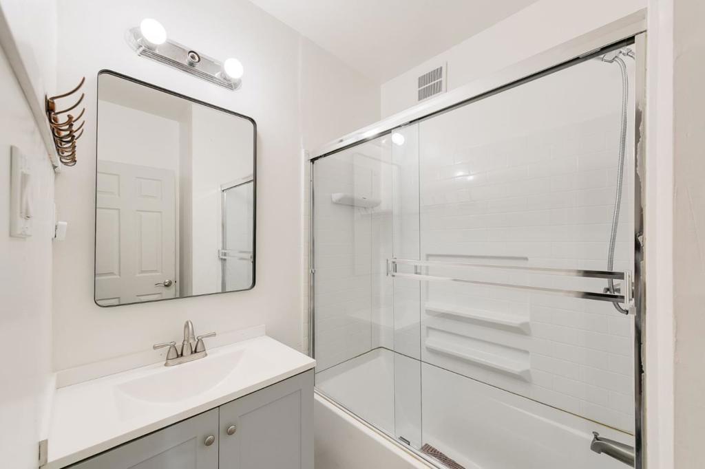 2027 Evening St Property Photo 17