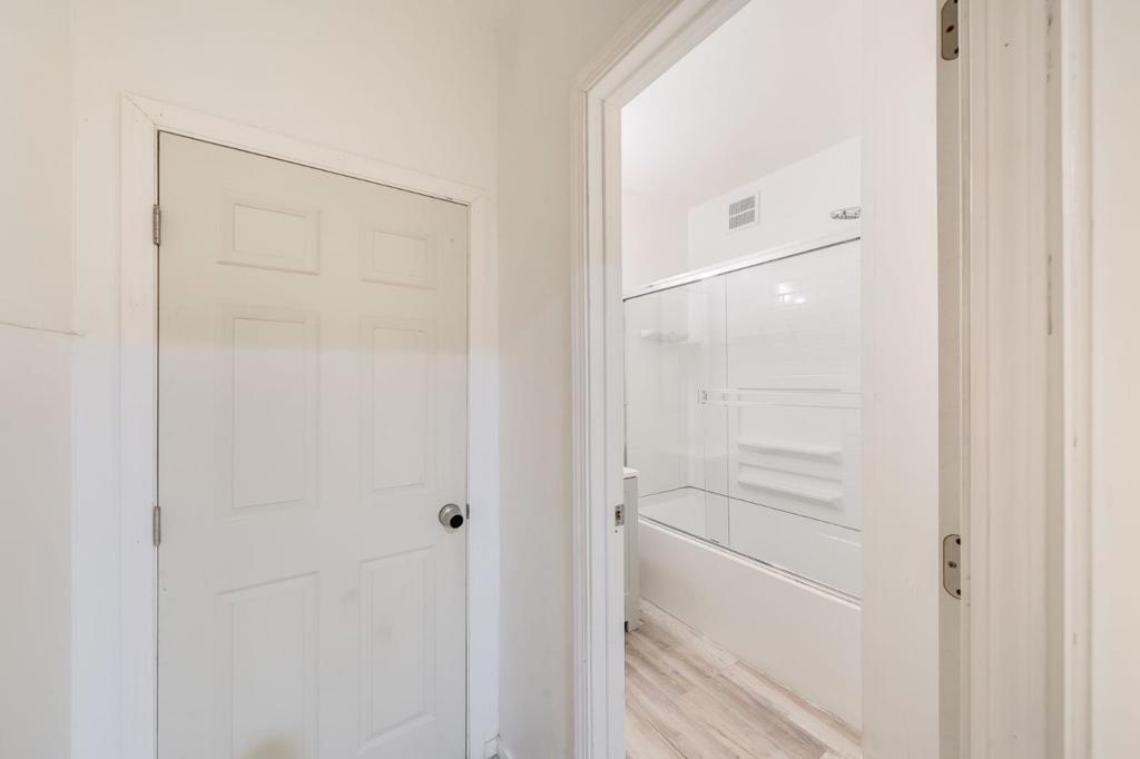 2027 Evening St Property Photo 18