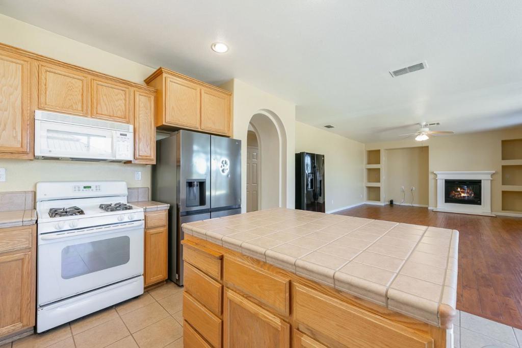 2027 Evening St Property Photo 22