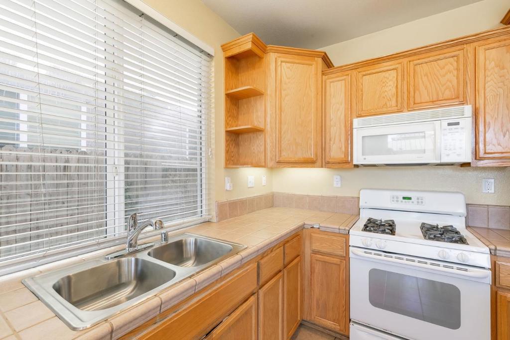 2027 Evening St Property Photo 23