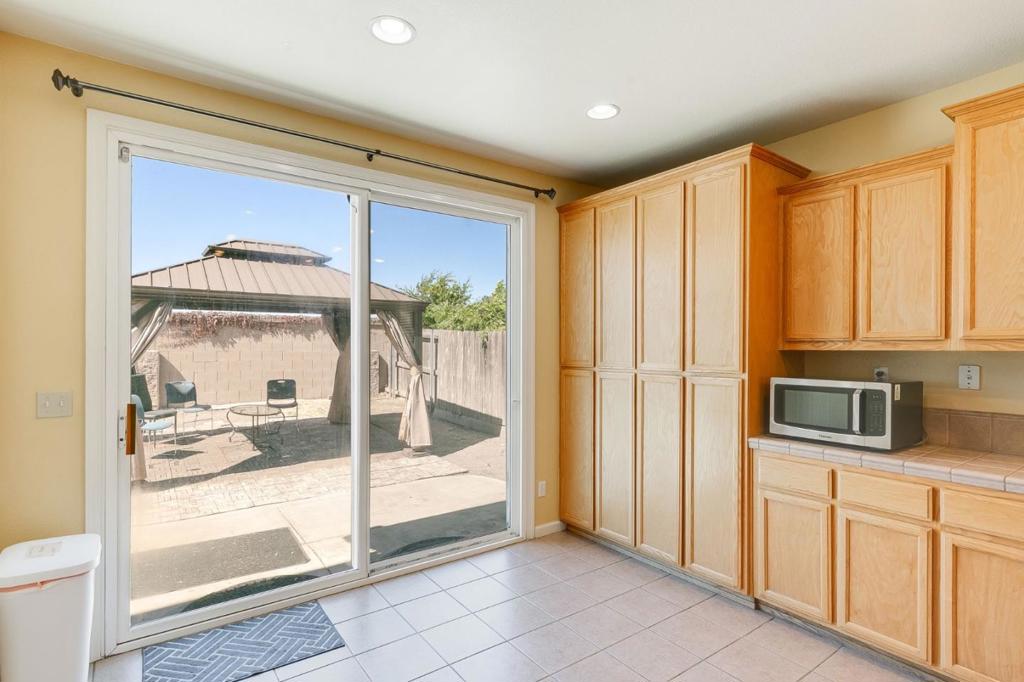 2027 Evening St Property Photo 24