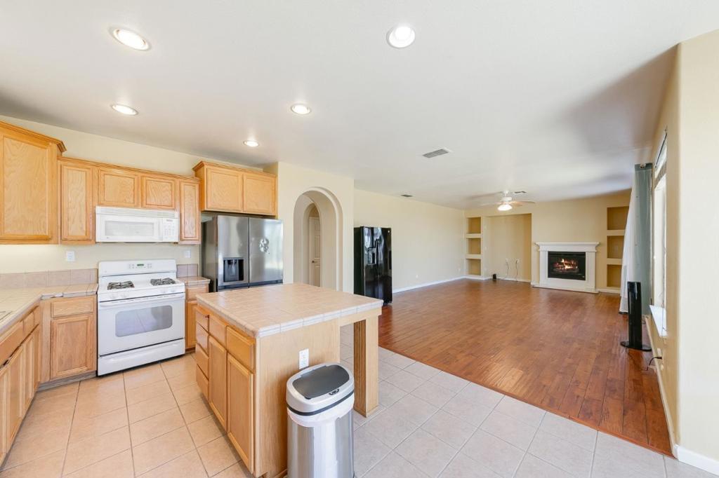 2027 Evening St Property Photo 27
