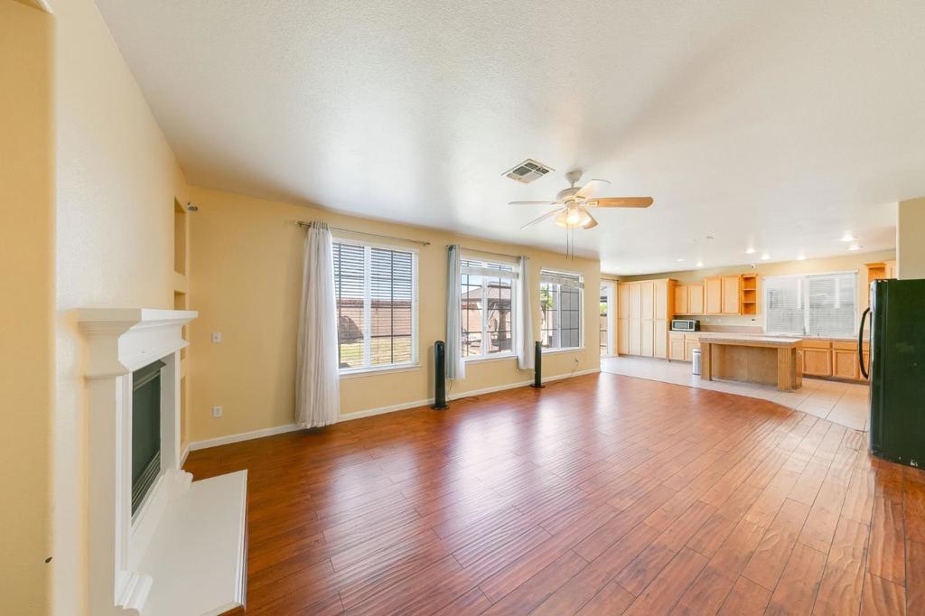 2027 Evening St Property Photo 28