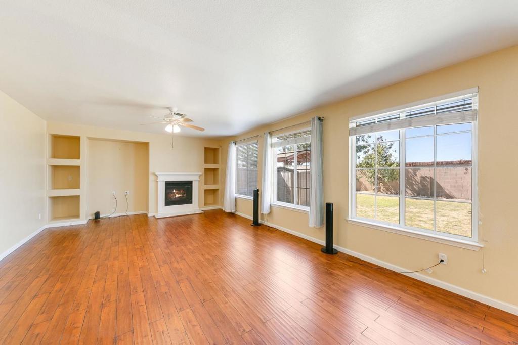 2027 Evening St Property Photo 29