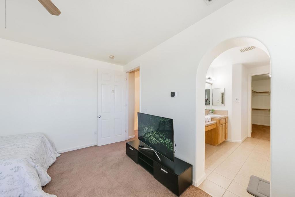 2027 Evening St Property Photo 34
