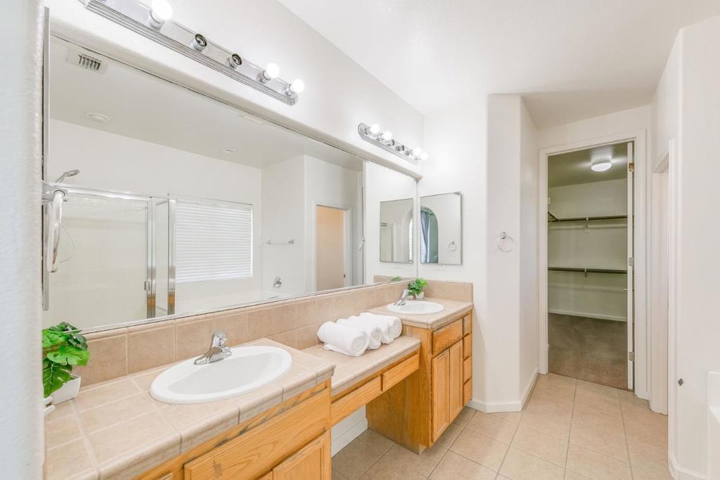 2027 Evening St Property Photo 36