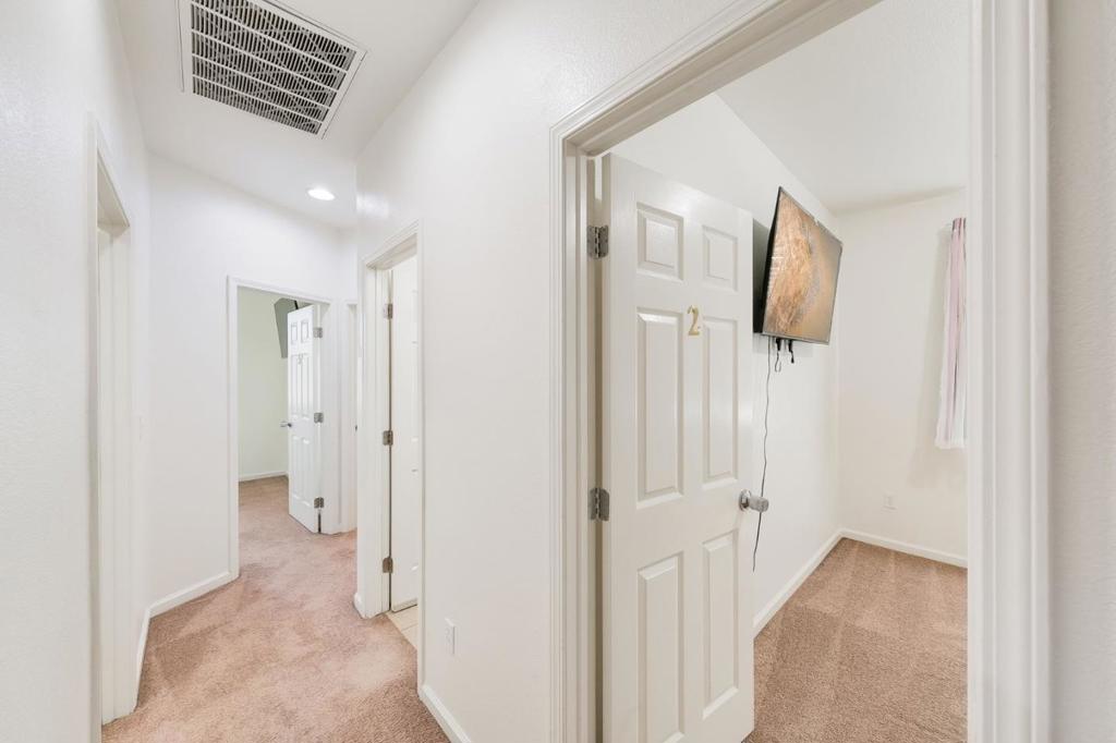 2027 Evening St Property Photo 40