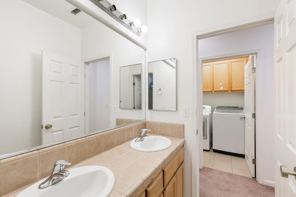 2027 Evening St Property Photo 49