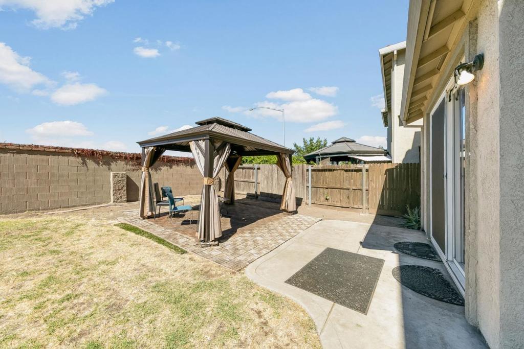 2027 Evening St Property Photo 53