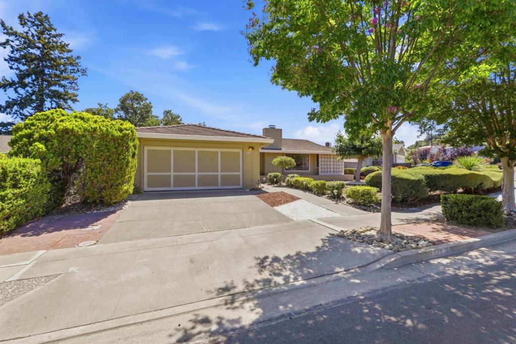 11106 Linda Vista Dr Property Photo 1
