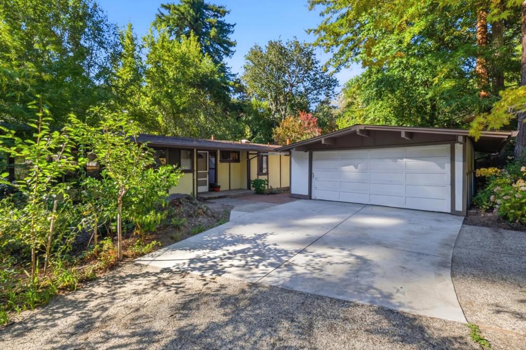 110 Maywood Drive Property Photo 3