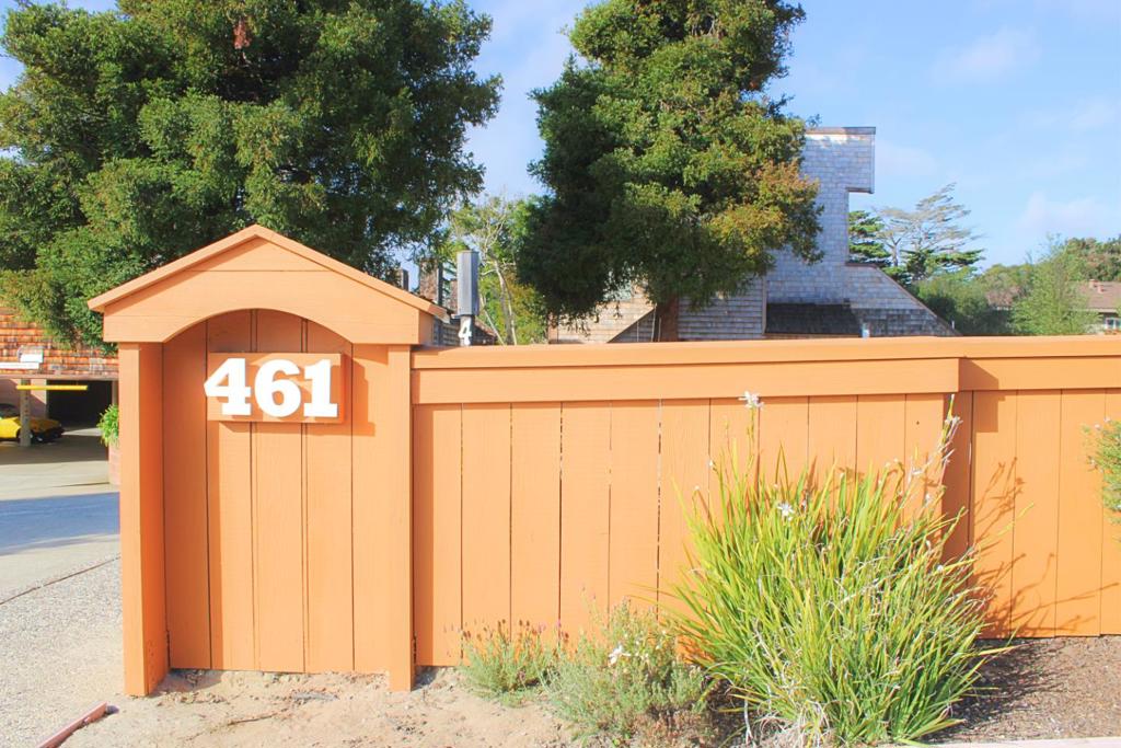 461 Dela Vina Avenue 104 Property Photo 1