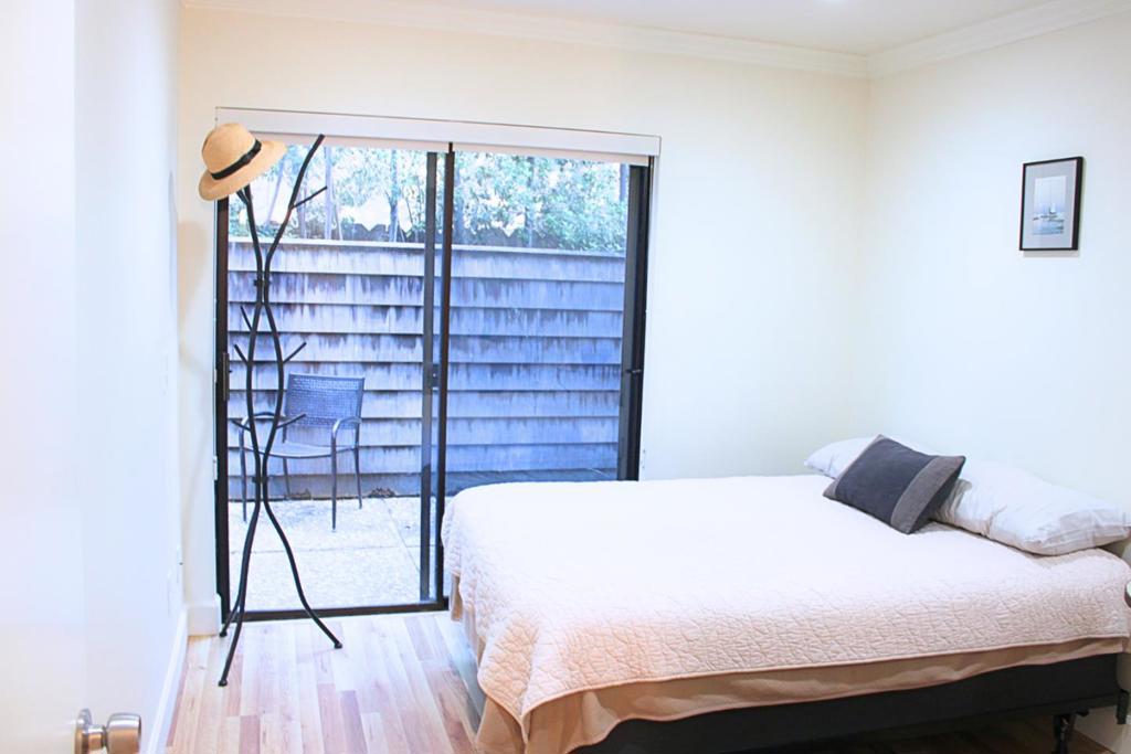 461 Dela Vina Avenue 104 Property Photo 21