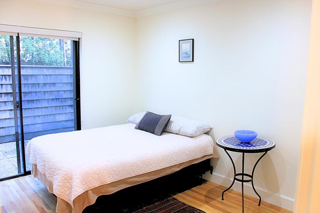 461 Dela Vina Avenue 104 Property Photo 22