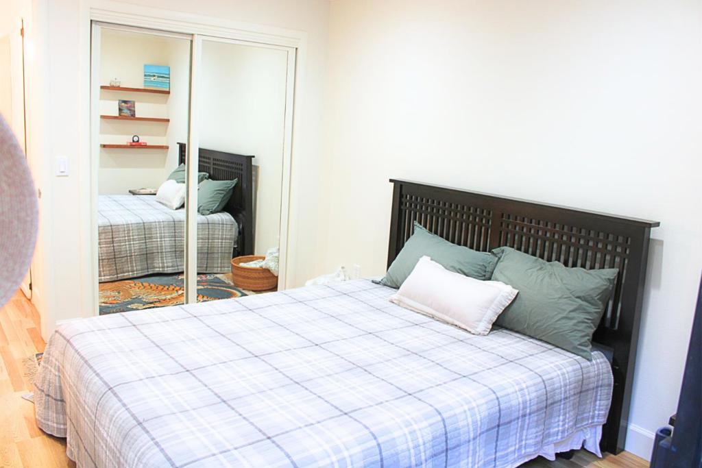 461 Dela Vina Avenue 104 Property Photo 25