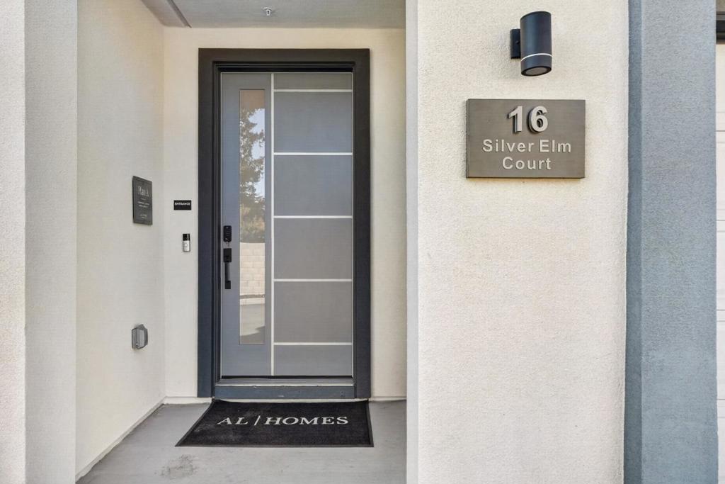 16 Silver Elm Court Property Photo 2