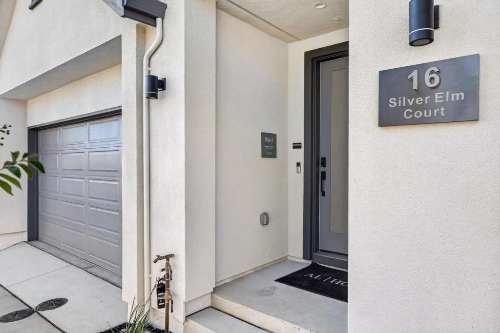 16 Silver Elm Court Property Photo 3