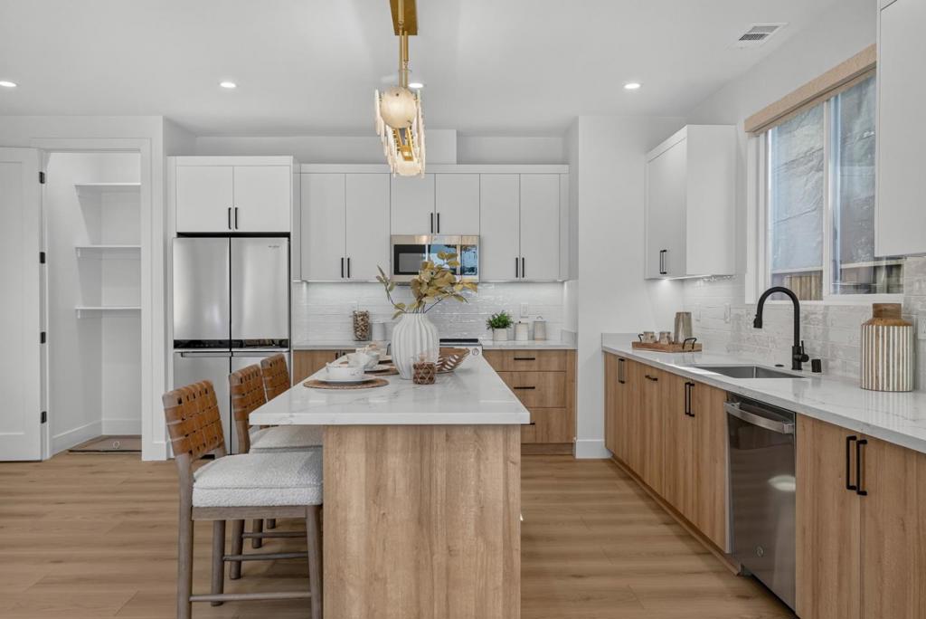 16 Silver Elm Court Property Photo 8