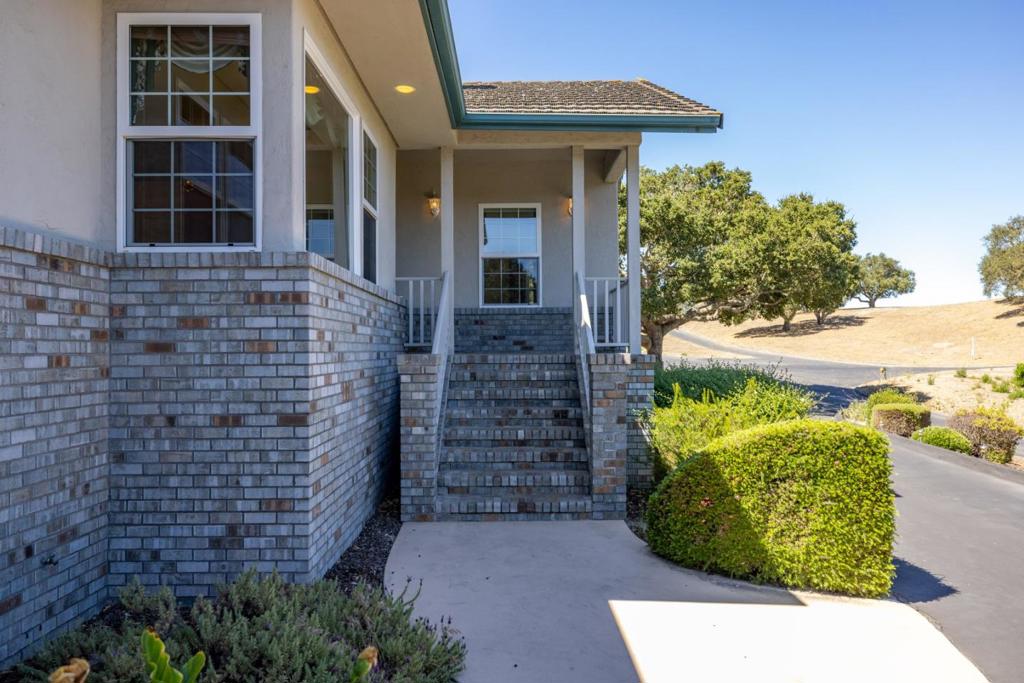28951 Falcon Ridge Property Photo 3