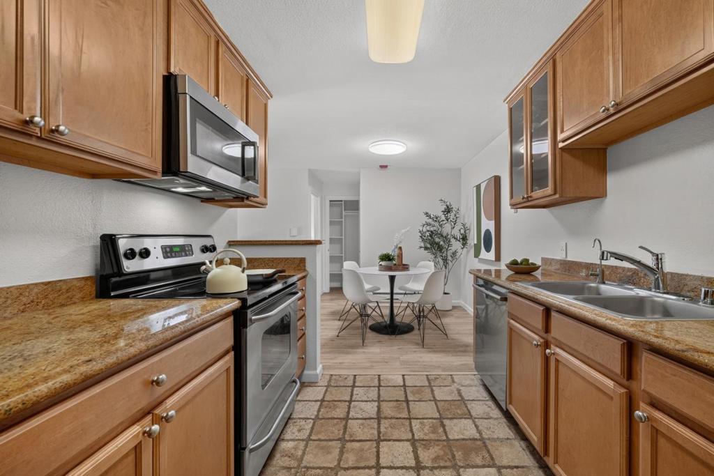 2250 Monroe Street 109 Property Photo 10