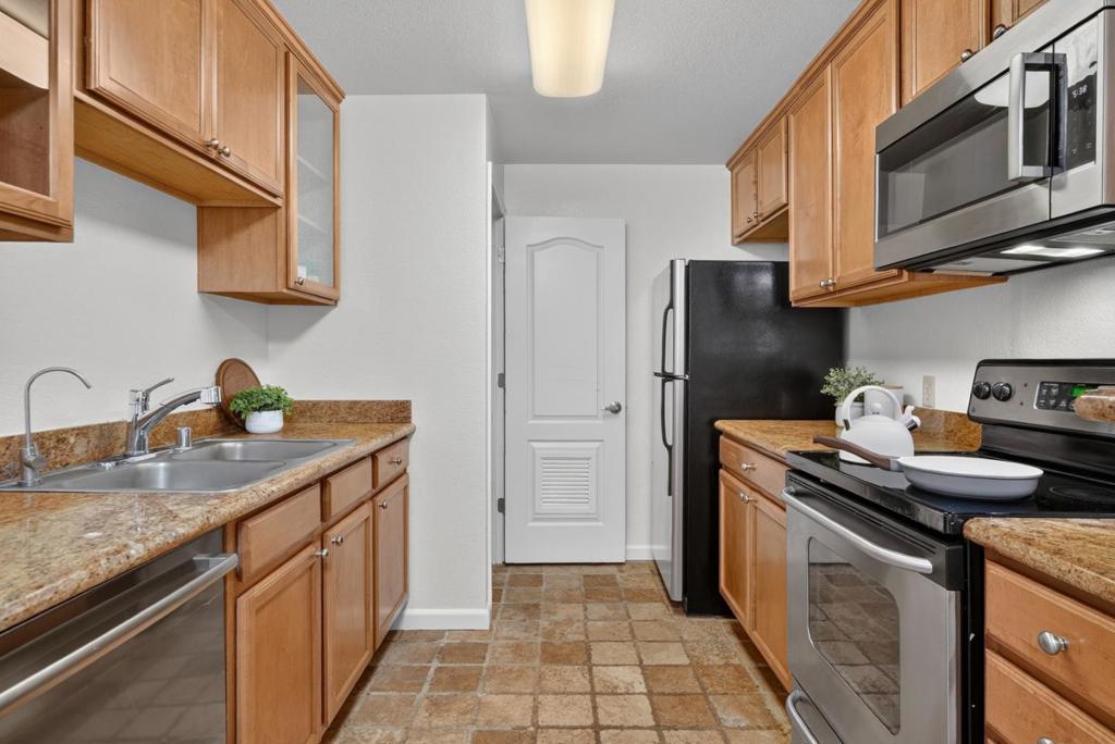 2250 Monroe Street 109 Property Photo 11