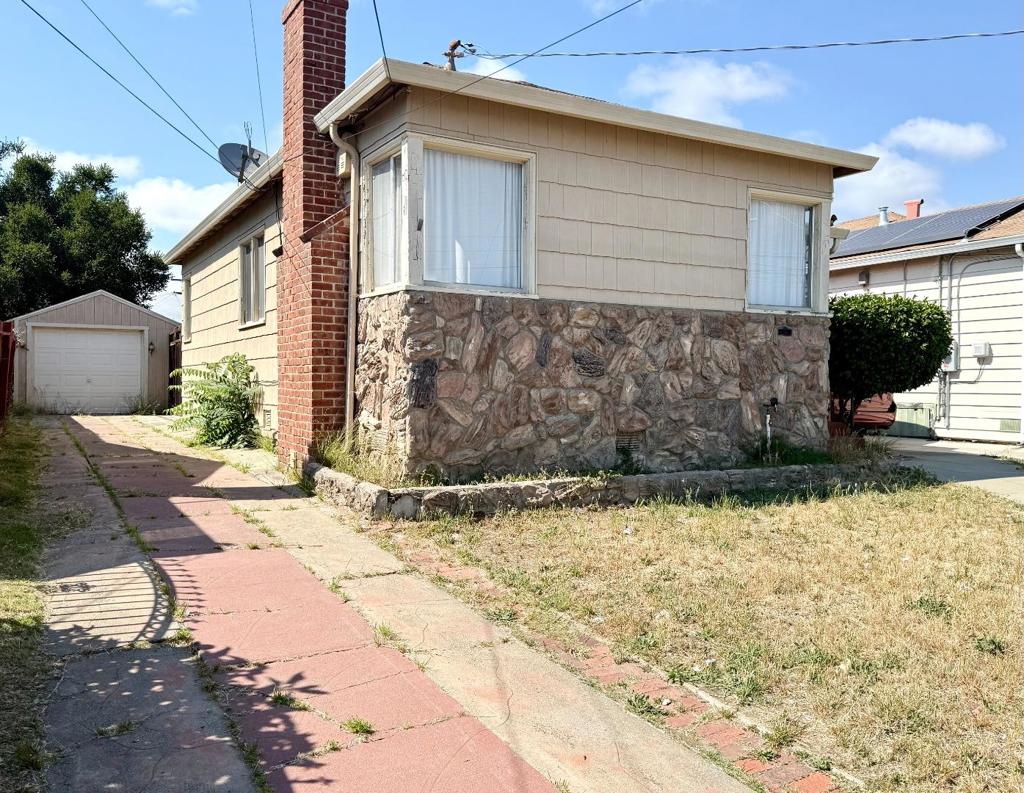 2015 80th Avenue Property Photo 8