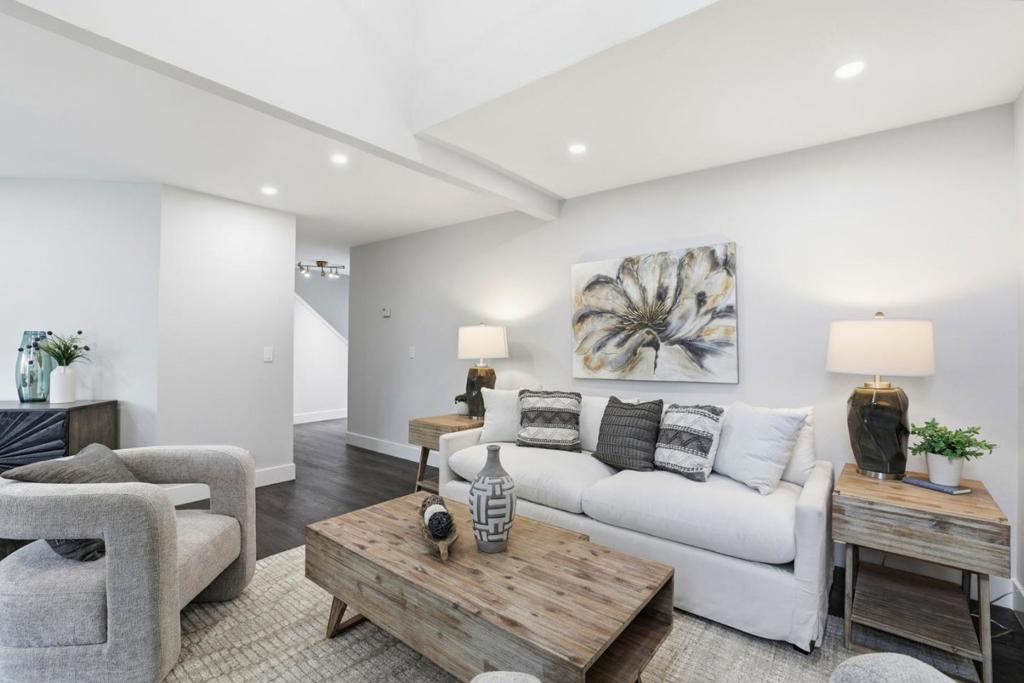 1548 Camden Village Circle Property Photo 8