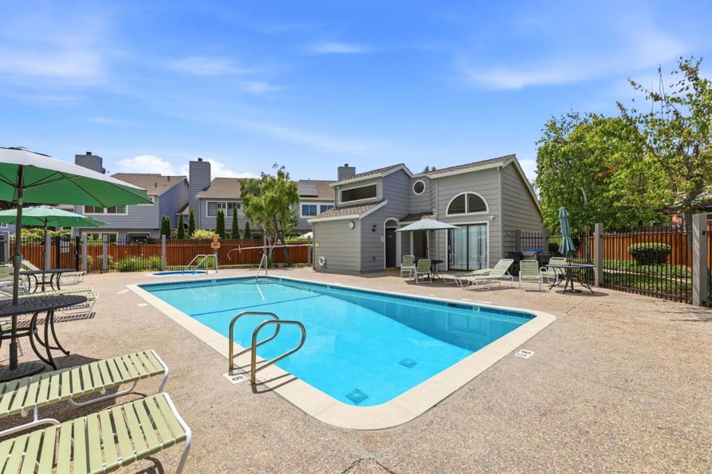 1548 Camden Village Circle Property Photo 46