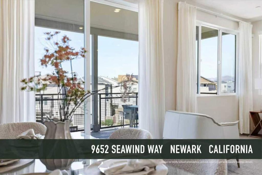 9652 Seawind Way Property Photo 1