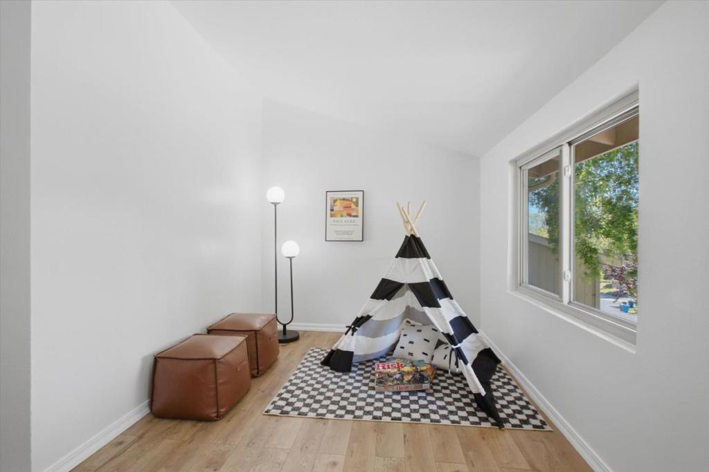 22963 Longdown Road Property Photo 14