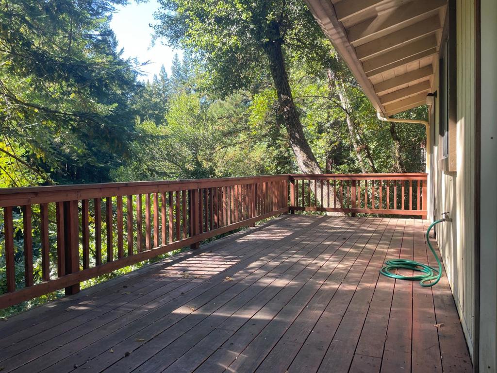11045 Riverside Road Property Photo 3