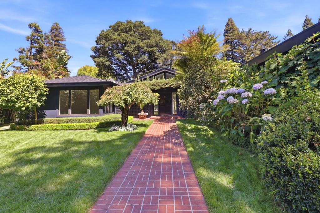 820 Eucalyptus Avenue Property Photo 3