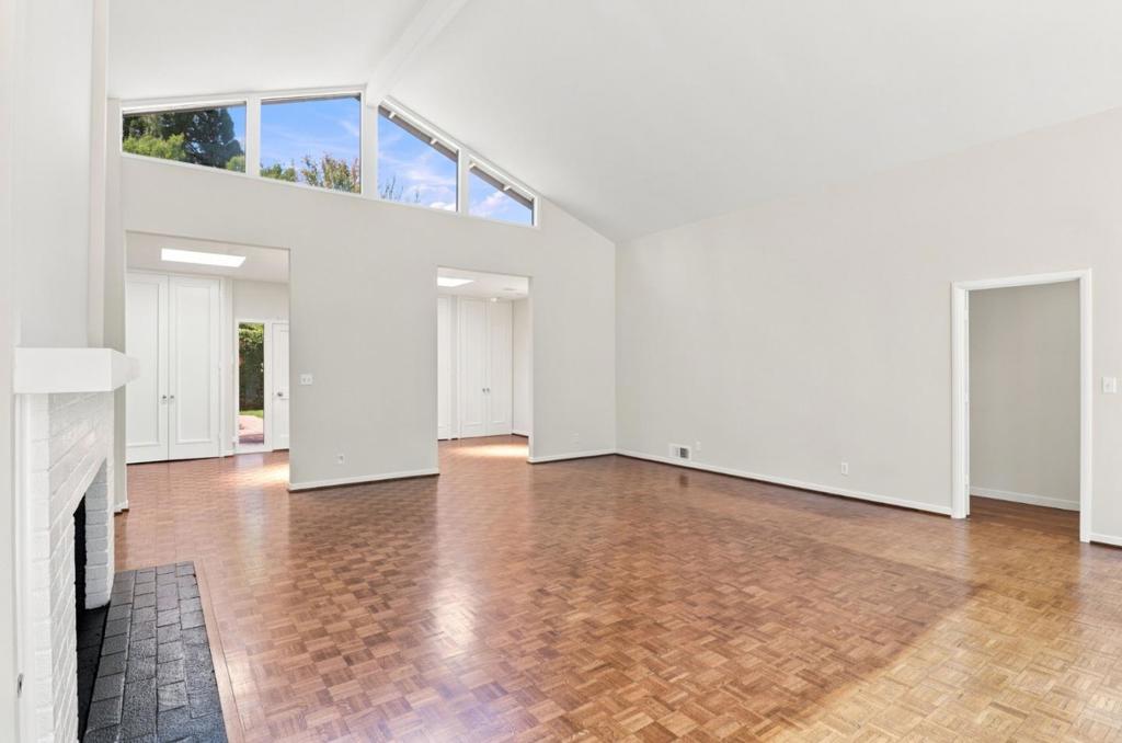820 Eucalyptus Avenue Property Photo 12