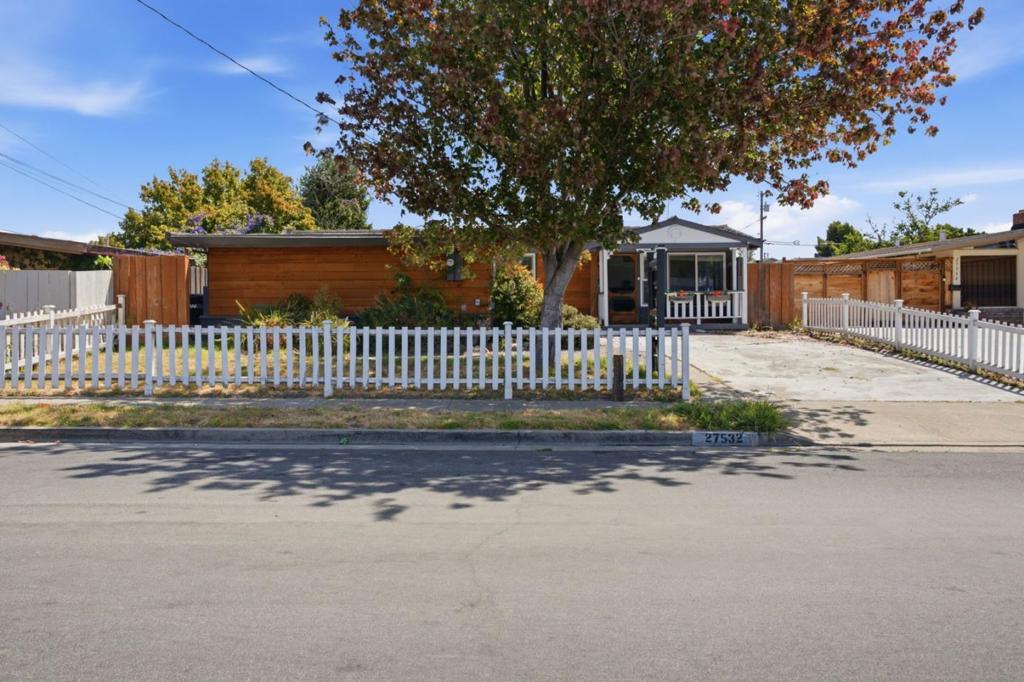 27532 Gainesville Avenue Property Photo 1