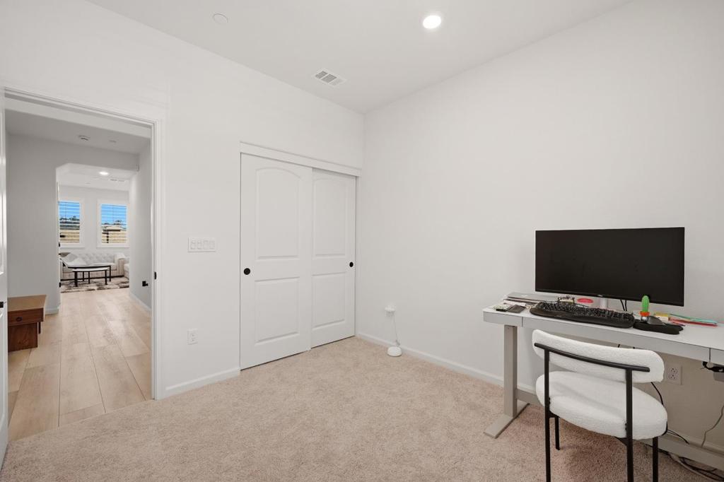 1649 Siderits Way Property Photo 10