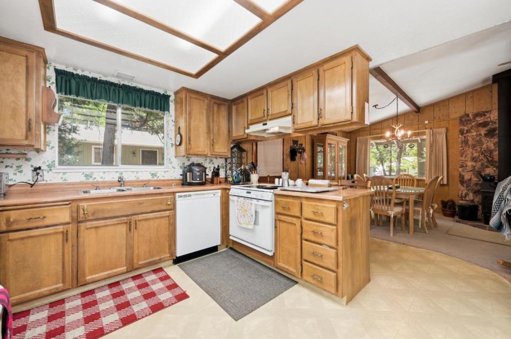 23035 Strauch Drive Property Photo 2